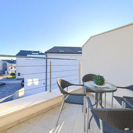 House With A Swimming Pool Krk - 23581 בית נופש
