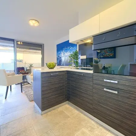 House With A Swimming Pool Krk - 23581 בית נופש *