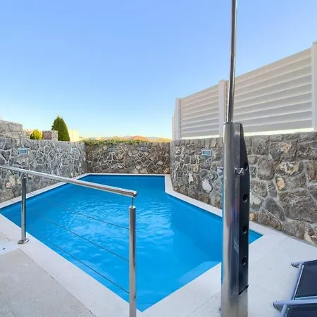 House With A Swimming Pool Krk - 23581 בית נופש קרק