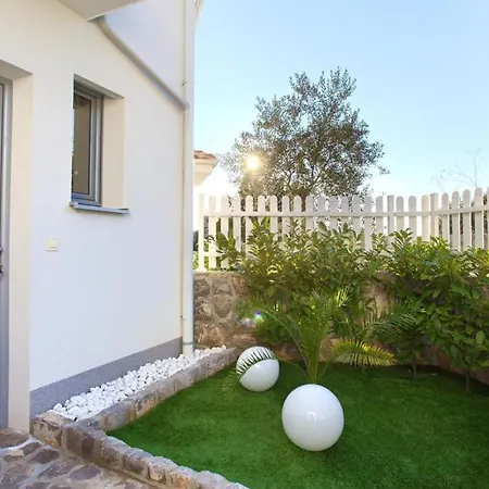 House With A Swimming Pool Krk - 23581 בית נופש
